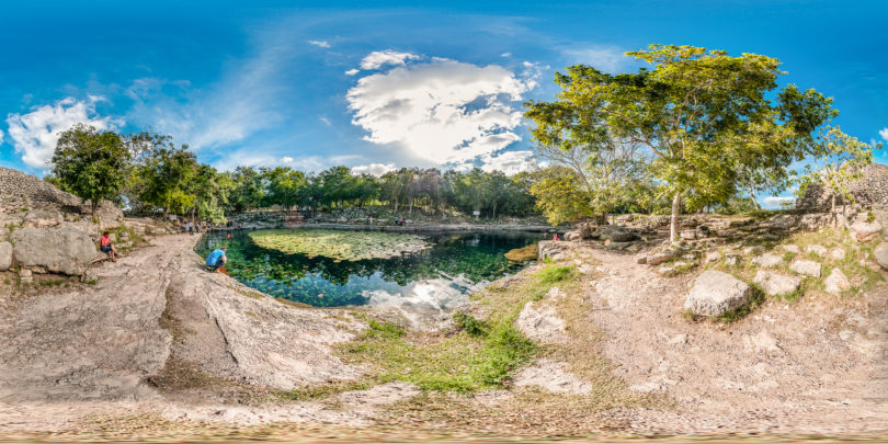 Cenote Xlakah bei Dzibilchaltún in Mexiko Yucatán